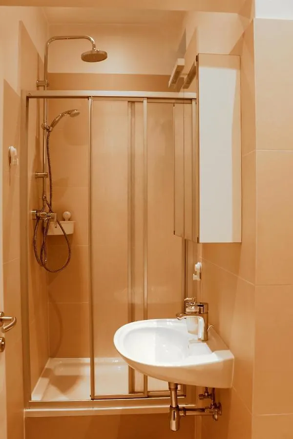 Sunny Apartment 10 Min Away From Stephansplatz! Vienna 0*,  Austria